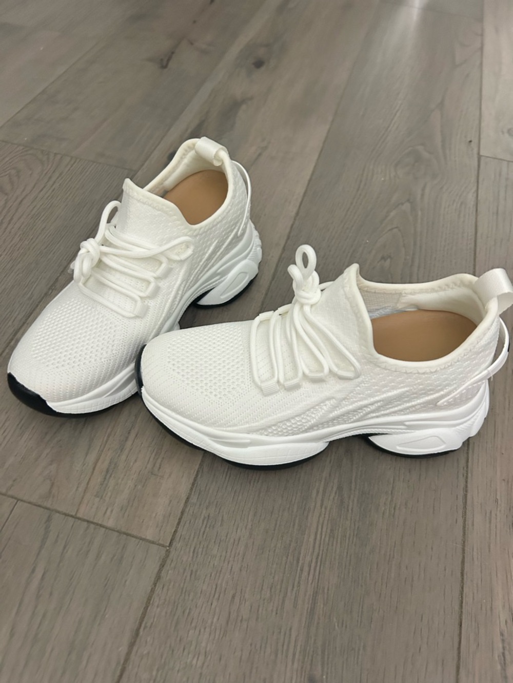 Hidden 4 Inch Wedge Sneaker Size 6 Brand New